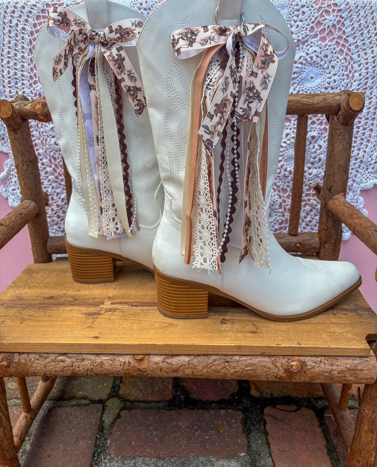 The Saddle & Lace Set